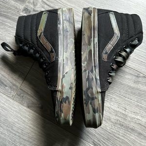 Rare Camo & Black Hightop Vans Unisex M 6.5/W 8 Nice clean